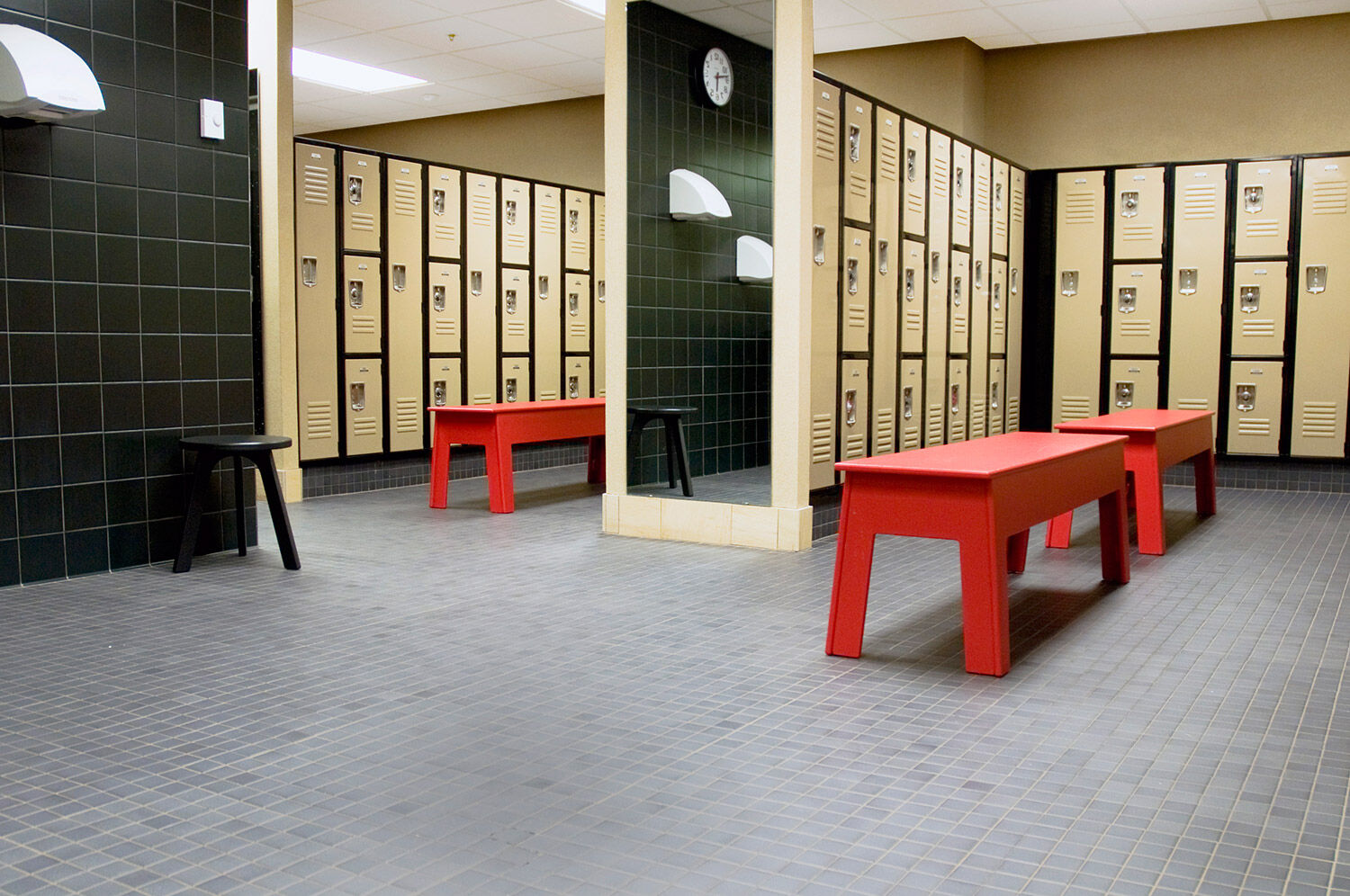 ymca_hc_bench_lockers_420180802-30410-1vr46dv