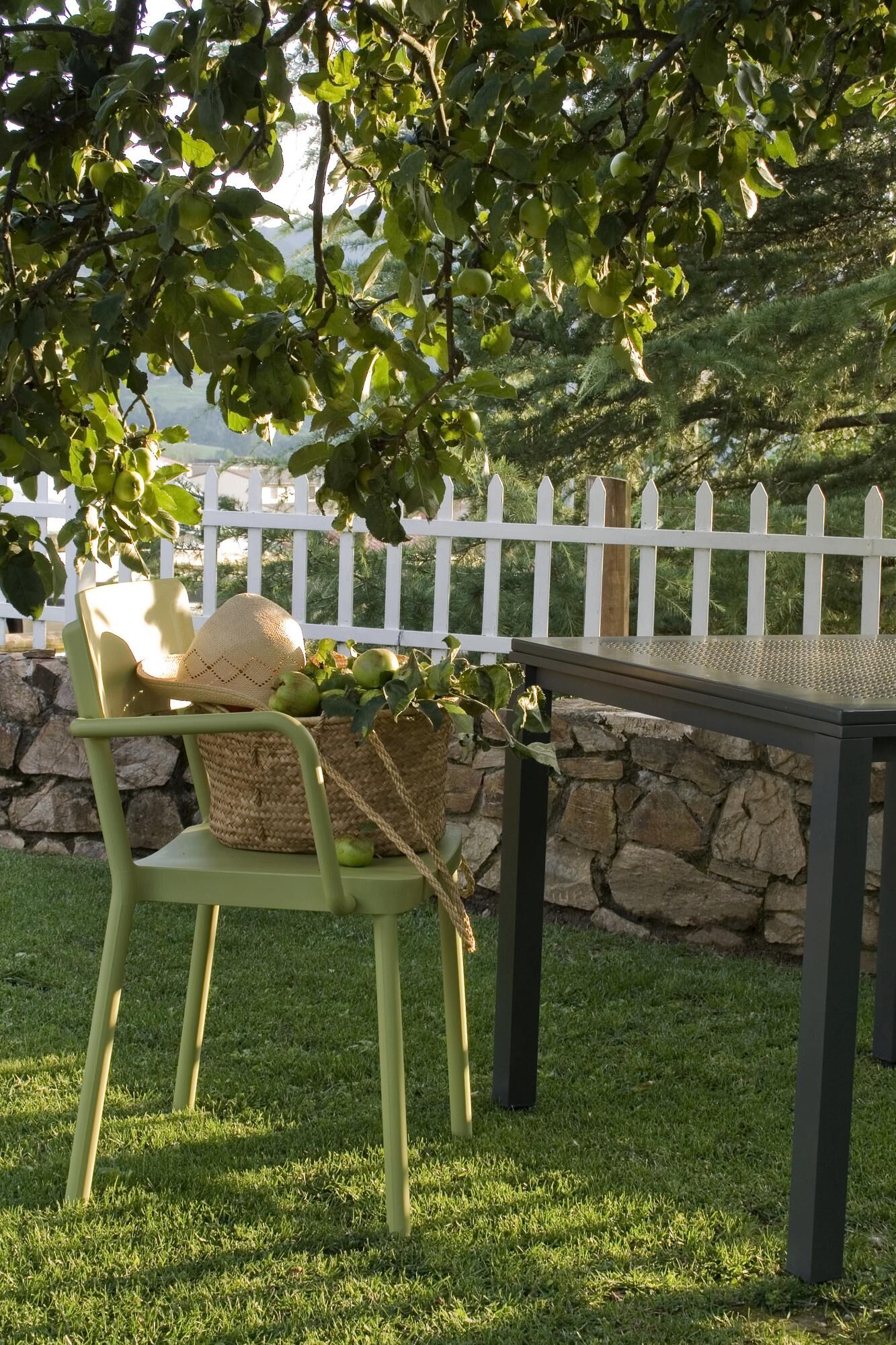 00818_resol_lisboa_armlehnen_olivegruen_02