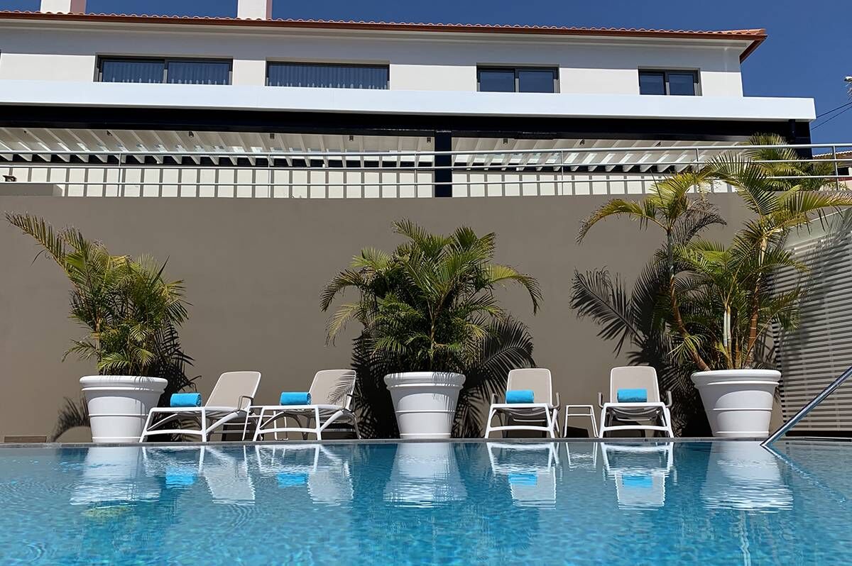 zwischen-den-Blumentoepfen