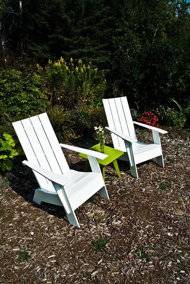scenic_cafe_adirondack_chairs_2048x2048