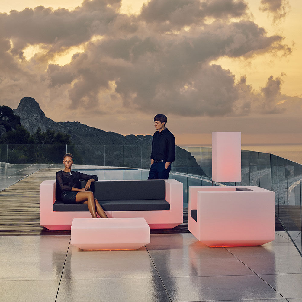 design-outdoor-light-up-furniture-sofa-clubchair-coffeetable-vela-ramonesteve-vondom-1