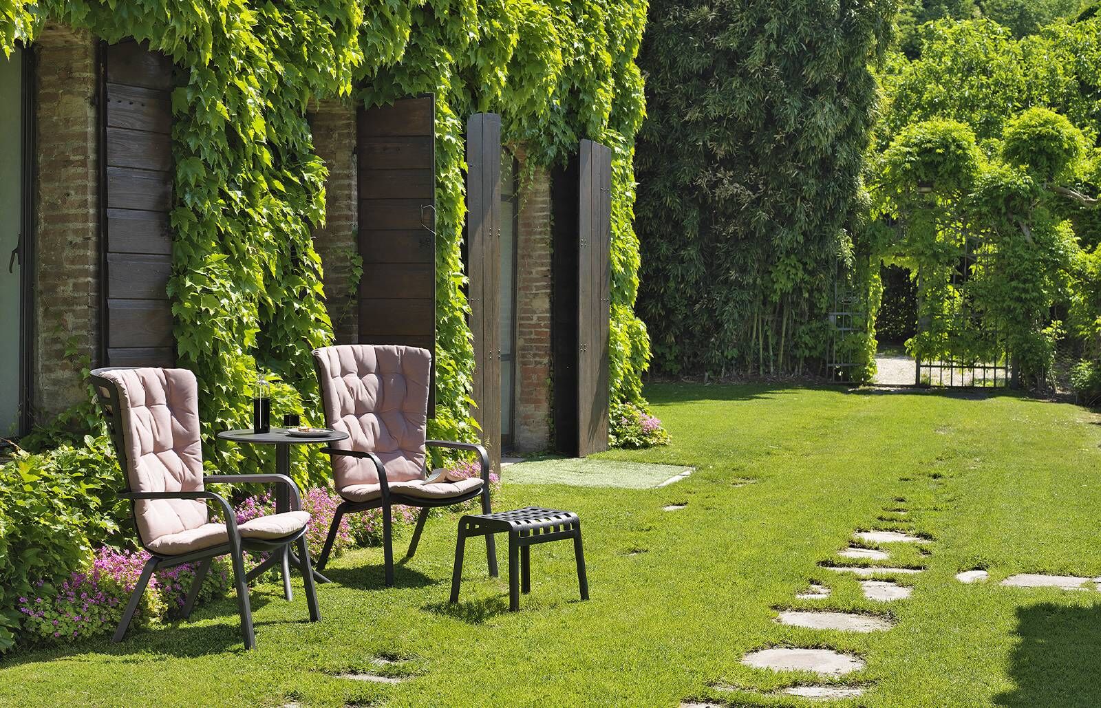 SCHOEN-IM-GARTEN9YVrQPUbzu2Sh