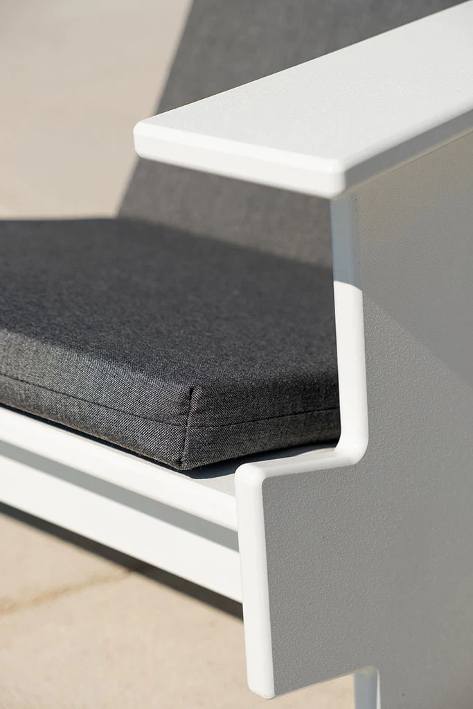 lollygagger_duluth_cushion_detail_1839_2048x2048