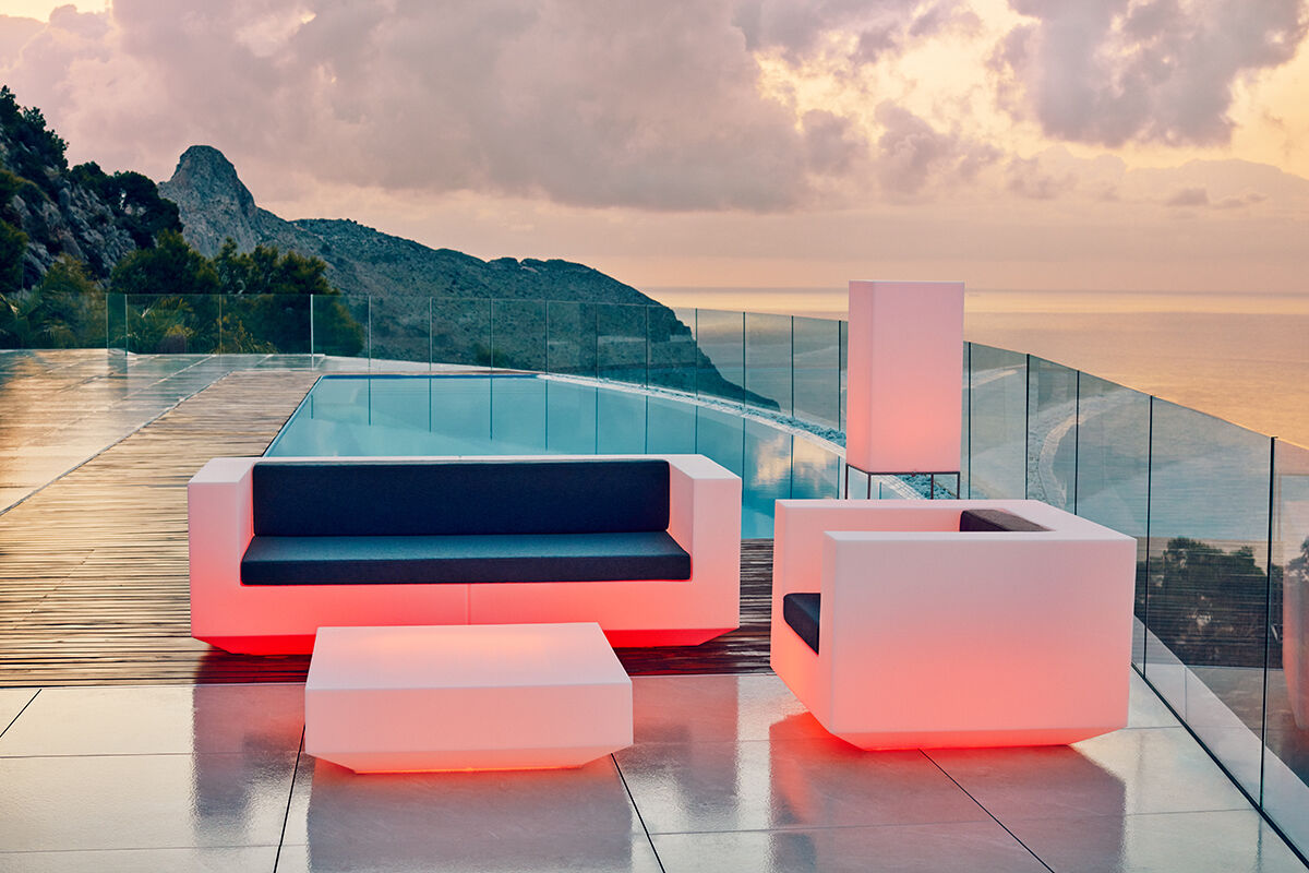design-outdoor-light-up-furniture-sofa-clubchair-coffeetable-vela-ramonesteve-vondom-2