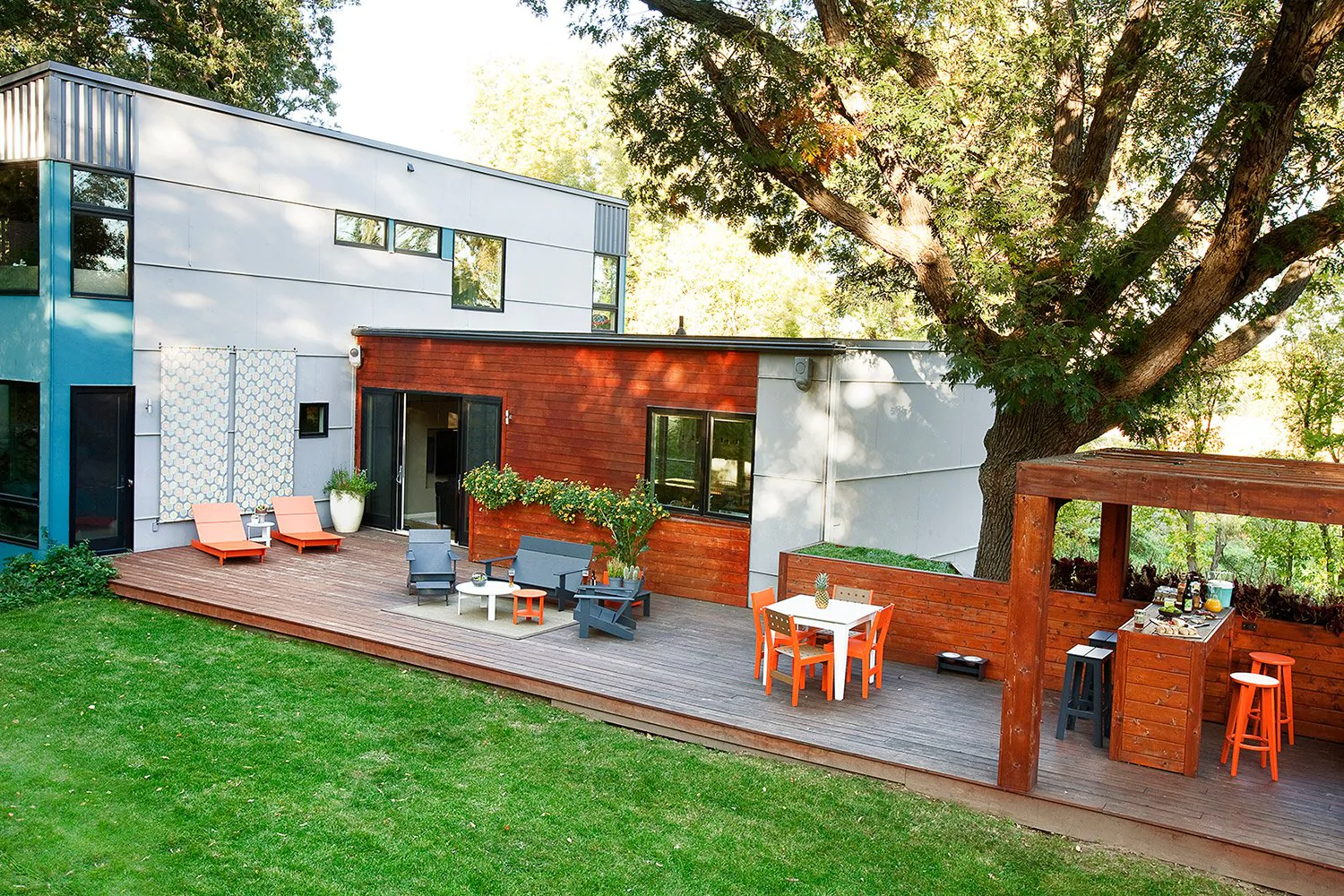 lollygagger_collection_hive_patio_3_2048x2048